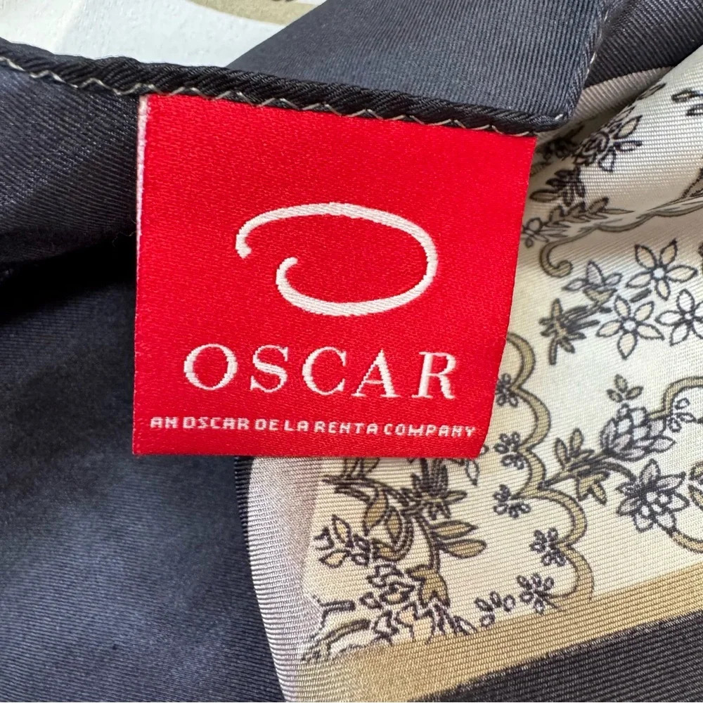 Oscar‎ Oscar De La Renta 100% Silk Paisley Color Black Scarf